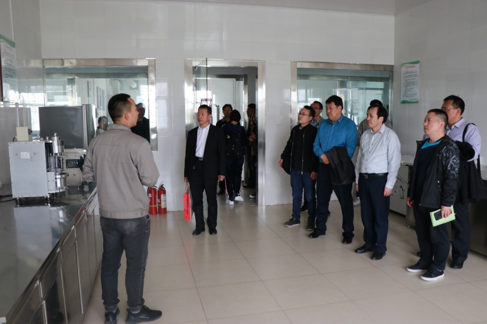 中華糧網2019年陜甘糧食產銷銜接考察團到糧農集團西瑞興平園區(qū)參觀考察
